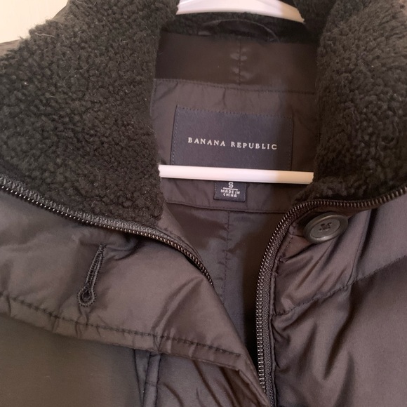 Banana Republic Puffer Vest - Picture 4 of 12